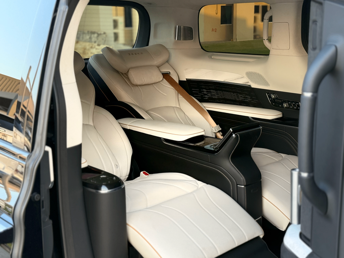 Used Zeekr 009 I, 2024 in Dubai by EvExperts, Black color. Chinese Specs | AUTO.AE