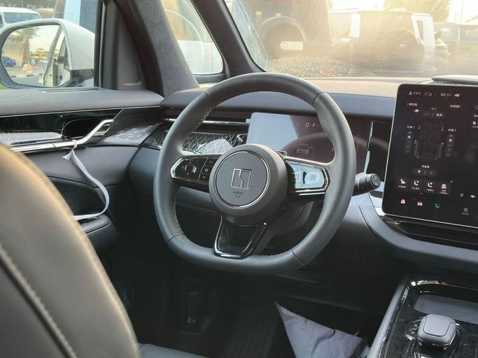 New Zeekr 009 I, 2024 in Dubai by Billion auto, White color. Chinese Specs | AUTO.AE