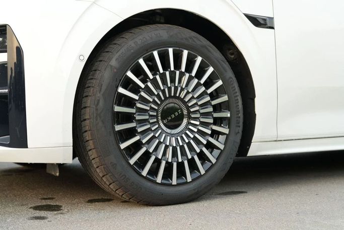 New Zeekr 009 I, 2024 in Dubai by Billion auto, White color. Chinese Specs | AUTO.AE