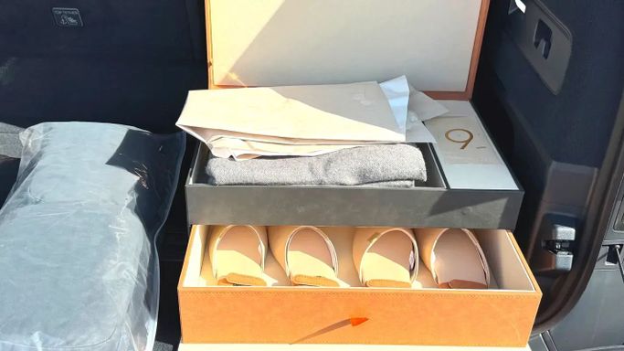 New Zeekr 9X, 2.0 l, 2025 in Dubai by Valcor Auto, Black color. Chinese Specs | AUTO.AE