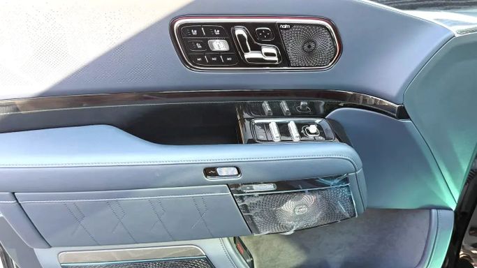 New Zeekr 9X, 2.0 l, 2025 in Dubai by Valcor Auto, Black color. Chinese Specs | AUTO.AE