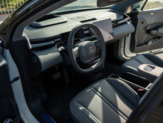 Zeekr X I, 2025 внедорожник 5 дв.  класса в Дубае от One by One Car Rental - Angelyn белый цвет | AUTO.AE