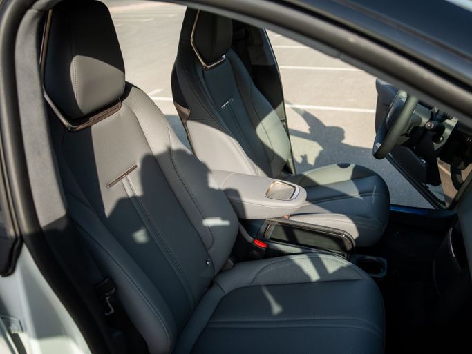 Zeekr X I, 2025 внедорожник 5 дв.  класса в Дубае от One by One Car Rental - Angelyn белый цвет | AUTO.AE