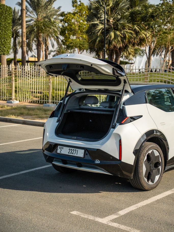 Zeekr X I, 2025 внедорожник 5 дв.  класса в Дубае от One by One Car Rental - Angelyn белый цвет | AUTO.AE