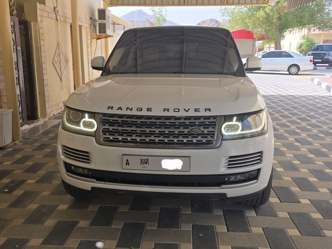 Подержанный Land Rover Range Rover P510 IV (L405), 5.0 л, 2015 в ОАЭ, Фуджейра Белый цвет. GCC | AUTO.AE | Объявление #283446