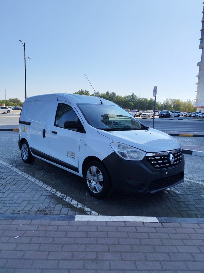Used Renault Dokker I, 1.6 l, 2020 in Fujairah, White color. GCC Specs | AUTO.AE