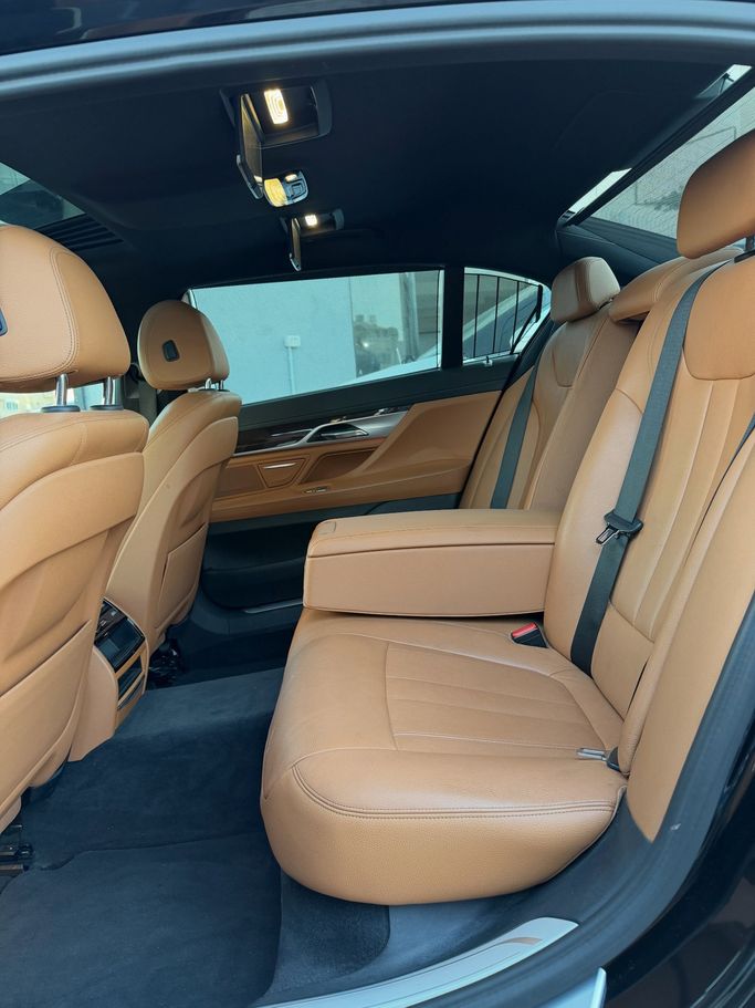 Новый BMW 7 Series 730i VI (G11/G12), 2.0 л, 2017 в Иордания, Амман от AL FURSAN MOTORS Черный цвет.  | AUTO.AE | Объявление #296408 — фото 7 из 12