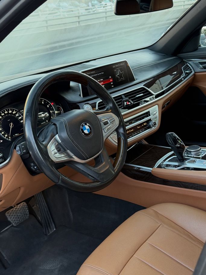 Новый BMW 7 Series 730i VI (G11/G12), 2.0 л, 2017 в Иордания, Амман от AL FURSAN MOTORS Черный цвет.  | AUTO.AE | Объявление #296408 — фото 9 из 12