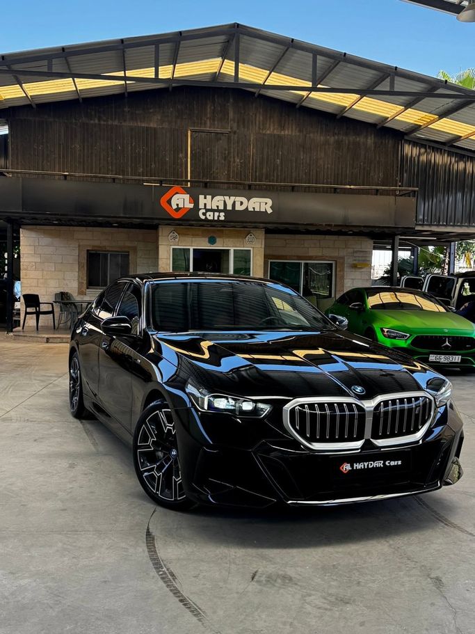 Подержанный BMW i5 eDrive40, 2024 в Иордания, Амман от AL HAYDAR CARS Черный цвет.  | AUTO.AE | Объявление #296560 — фото 2 из 18