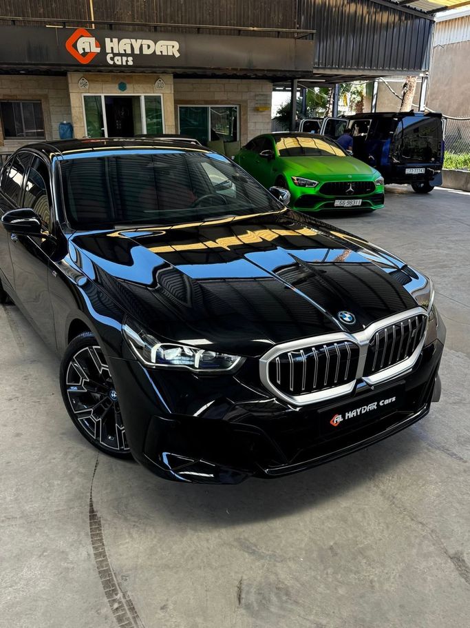 Подержанный BMW i5 eDrive40, 2024 в Иордания, Амман от AL HAYDAR CARS Черный цвет.  | AUTO.AE | Объявление #296560 — фото 3 из 18