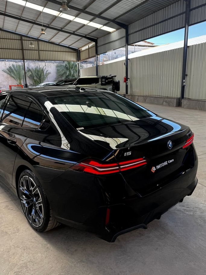 Подержанный BMW i5 eDrive40, 2024 в Иордания, Амман от AL HAYDAR CARS Черный цвет.  | AUTO.AE | Объявление #296560 — фото 6 из 18