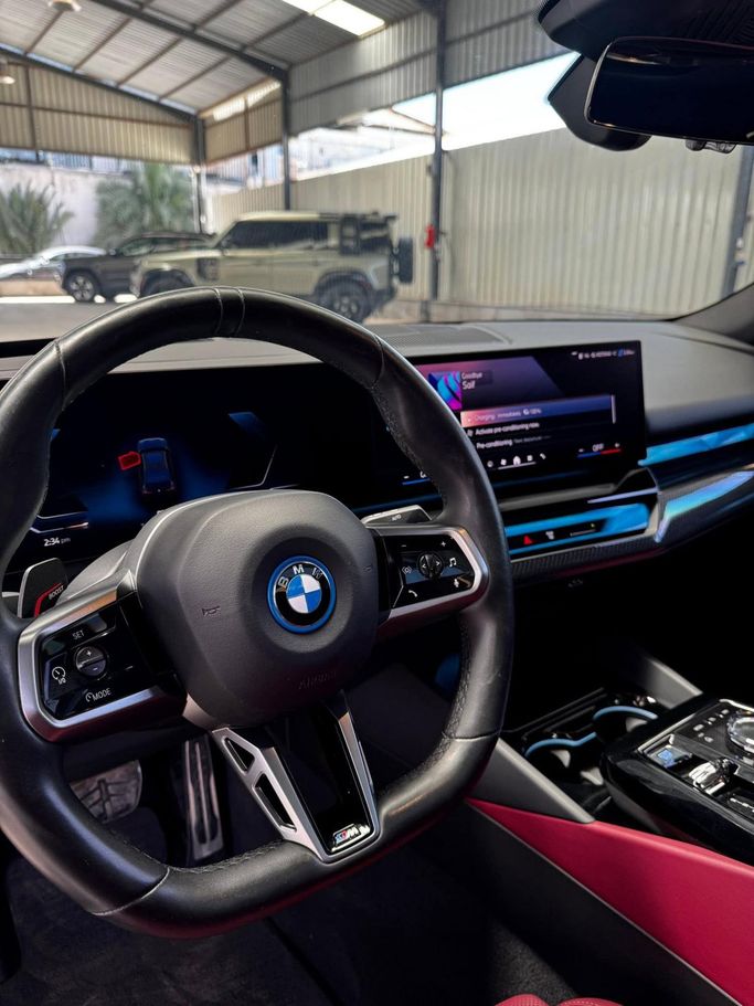 Подержанный BMW i5 eDrive40, 2024 в Иордания, Амман от AL HAYDAR CARS Черный цвет.  | AUTO.AE | Объявление #296560 — фото 11 из 18