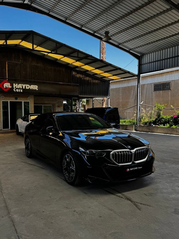 Подержанный BMW i5 eDrive40, 2024 в Иордания, Амман от AL HAYDAR CARS Черный цвет.  | AUTO.AE | Объявление #296560 — фото 9 из 18