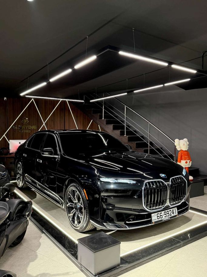 Used BMW i7 eDrive50, 2024 in Jordan, Amman by AL HAYDAR CARS, Black color.  | AUTO.AE | Listing #296530 — photo 12 of 17