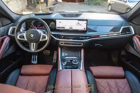 مستعملة BMW X6 M60i xDrive عملية فيس ليفت III (G06)، 4.4 لتر، 2024 في الأردن، عمان من SHAYBETH MOTORS، اللون أخضر.  | AUTO.AE | إعلان #295652 — صورة 4 من 10