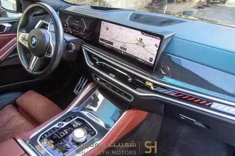مستعملة BMW X6 M60i xDrive عملية فيس ليفت III (G06)، 4.4 لتر، 2024 في الأردن، عمان من SHAYBETH MOTORS، اللون أخضر.  | AUTO.AE | إعلان #295652 — صورة 6 من 10