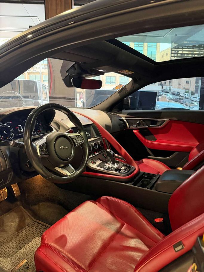 Used Jaguar F-Type I Facelift 2, 2.0 l, 2023 in Jordan, Amman by AL HAYDAR CARS, Grey color. Other | AUTO.AE | Listing #296480 — photo 10 of 13