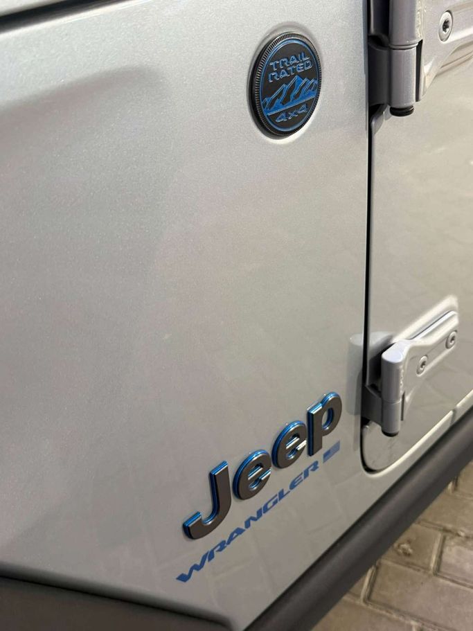 مستعملة Jeep Wrangler IV (JL)، 2.0 لتر، 2023 في الأردن، عمان من AL HAYDAR CARS، اللون فضي.  | AUTO.AE | إعلان #296523 — صورة 5 من 14
