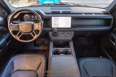 Новый Land Rover Defender 110 II, 2.0 л, 2025 в Иордания, Амман от SHAYBETH MOTORS Тёмно-бордовый цвет.  | AUTO.AE | Объявление #295640 — фото 4 из 10