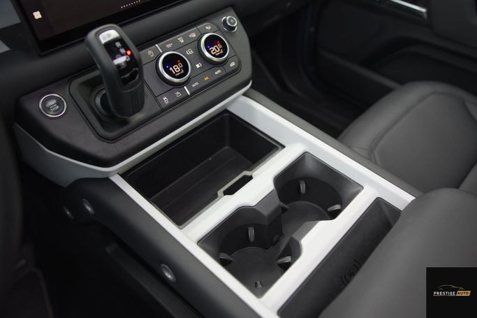 مستعملة Land Rover Defender 110 ثانياً، 2.0 لتر، 2025 في الأردن، عمان من PRESTIGE AUTO، اللون أزرق.  | AUTO.AE | إعلان #296164 — صورة 10 من 29