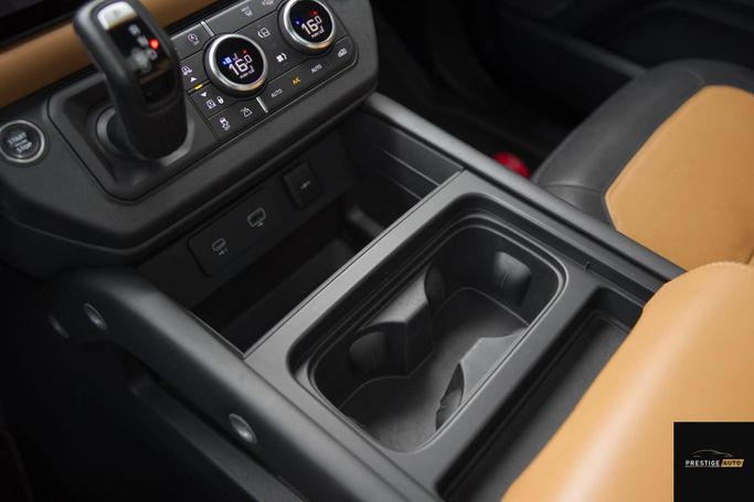مستعملة Land Rover Defender 110 ثانياً، 3.0 لتر، 2024 في الأردن، عمان من PRESTIGE AUTO، اللون أسود.  | AUTO.AE | إعلان #296175 — صورة 12 من 33