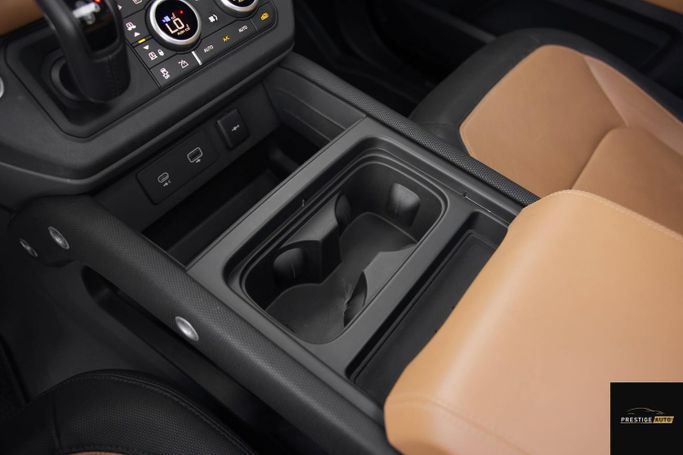 مستعملة Land Rover Defender 110 ثانياً، 2.0 لتر، 2024 في الأردن، عمان من PRESTIGE AUTO، اللون أسود.  | AUTO.AE | إعلان #296248 — صورة 12 من 36