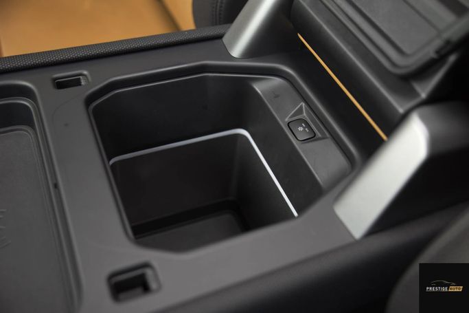 مستعملة Land Rover Defender 110 ثانياً، 2.0 لتر، 2024 في الأردن، عمان من PRESTIGE AUTO، اللون أسود.  | AUTO.AE | إعلان #296248 — صورة 17 من 36