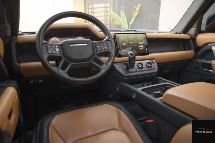 مستعملة Land Rover Defender 110 ثانياً، 2.0 لتر، 2024 في الأردن، عمان من PRESTIGE AUTO، اللون أسود.  | AUTO.AE | إعلان #296248 — صورة 4 من 36