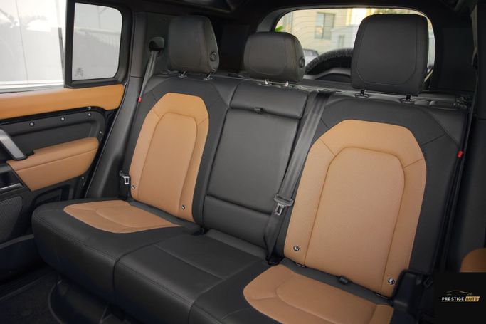 مستعملة Land Rover Defender 110 ثانياً، 2.0 لتر، 2024 في الأردن، عمان من PRESTIGE AUTO، اللون أسود.  | AUTO.AE | إعلان #296248 — صورة 5 من 36