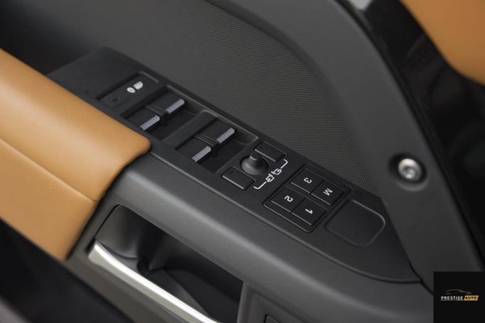 مستعملة Land Rover Defender 110 ثانياً، 2.0 لتر، 2024 في الأردن، عمان من PRESTIGE AUTO، اللون أسود.  | AUTO.AE | إعلان #296248 — صورة 9 من 36