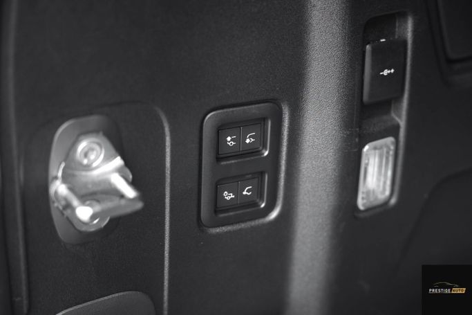 مستعملة Land Rover Defender 110 ثانياً، 2.0 لتر، 2024 في الأردن، عمان من PRESTIGE AUTO، اللون أسود.  | AUTO.AE | إعلان #296248 — صورة 20 من 36