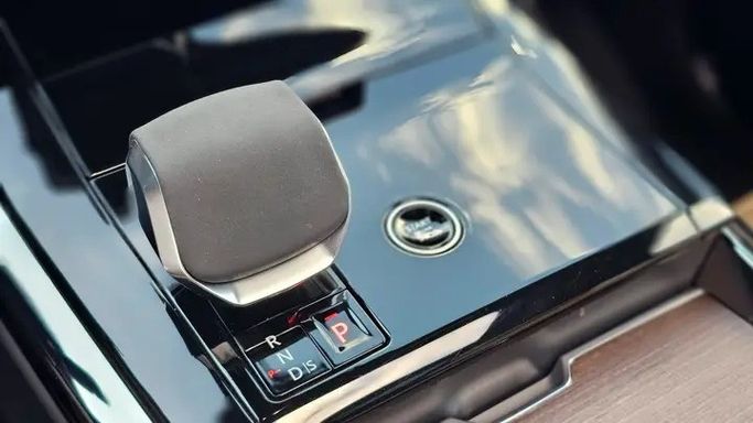 مستعملة Land Rover Range Rover Sport P400 MHEV III (L461)، 3.0 لتر، 2024 في الأردن، عمان من BASMAN AUTO، اللون أزرق. المواصفات الأمريكية | AUTO.AE | إعلان #296107 — صورة 11 من 17