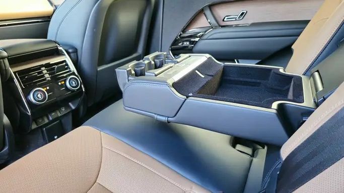 مستعملة Land Rover Range Rover Sport P400 MHEV III (L461)، 3.0 لتر، 2024 في الأردن، عمان من BASMAN AUTO، اللون أزرق. المواصفات الأمريكية | AUTO.AE | إعلان #296107 — صورة 17 من 17