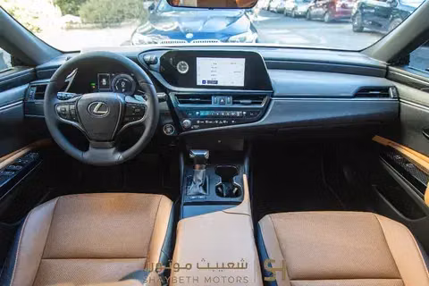 مستعملة Lexus ES 300h فيس ليفت السابع، 2.5 لتر، 2023 في الأردن، عمان من SHAYBETH MOTORS، اللون أبيض.  | AUTO.AE | إعلان #295616 — صورة 4 من 10