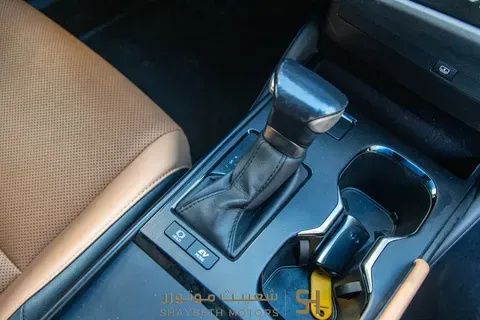 مستعملة Lexus ES 300h فيس ليفت السابع، 2.5 لتر، 2023 في الأردن، عمان من SHAYBETH MOTORS، اللون أبيض.  | AUTO.AE | إعلان #295616 — صورة 7 من 10