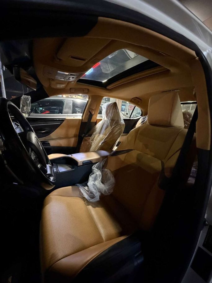 Used Lexus ES 300h VII (XZ10) Facelift, 2.5 l, 2023 in Jordan, Amman by AL HAYDAR CARS, White color.  | AUTO.AE | Listing #296528 — photo 12 of 13