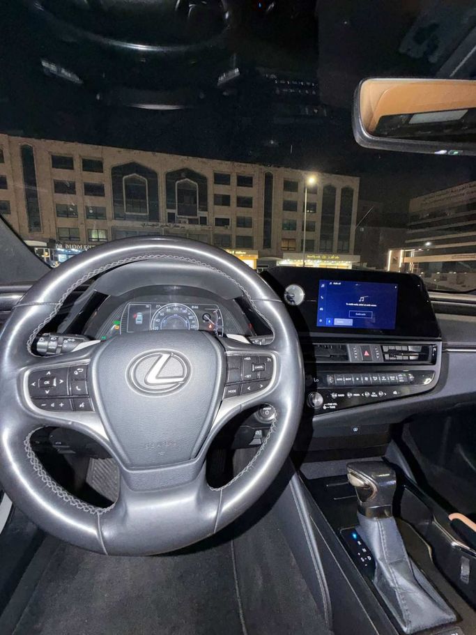 Used Lexus ES 300h VII (XZ10) Facelift, 2.5 l, 2023 in Jordan, Amman by AL HAYDAR CARS, White color.  | AUTO.AE | Listing #296528 — photo 9 of 13