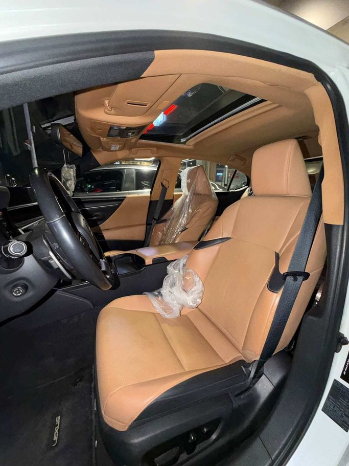 Used Lexus ES 300h VII (XZ10) Facelift, 2.5 l, 2023 in Jordan, Amman by AL HAYDAR CARS, White color.  | AUTO.AE | Listing #296528 — photo 10 of 13