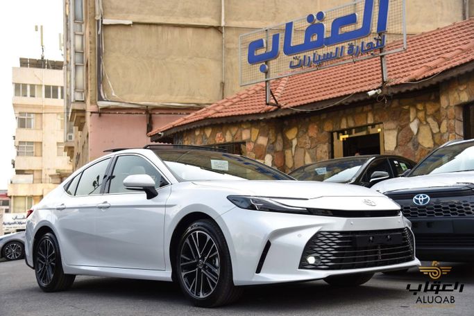 جديدة ⁦Toyota Camry التاسع (XV80)، 2.5 l، 2026⁩ في في الأردن, عمان من AL UQAB TRADING، اللون أبيض.  | AUTO.AE | إعلان #295166