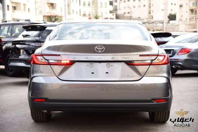 Новый Toyota Camry IX (XV80), 2.5 л, 2026 в Иордания, Амман от AL UQAB TRADING Серый цвет.  | AUTO.AE | Объявление #295596 — фото 5 из 23