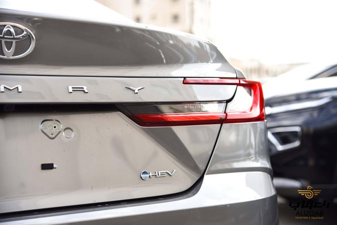 Новый Toyota Camry IX (XV80), 2.5 л, 2026 в Иордания, Амман от AL UQAB TRADING Серый цвет.  | AUTO.AE | Объявление #295596 — фото 7 из 23