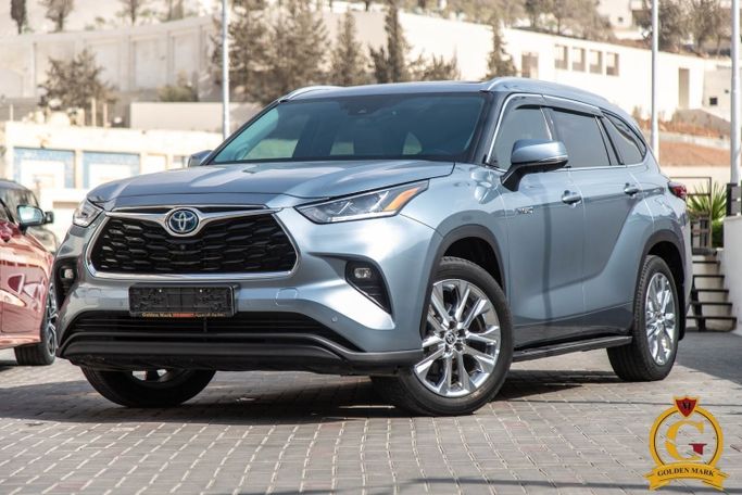 Used ⁦Toyota Highlander IV (U70), 2.5 l, 2024⁩ in Jordan, Amman by العلامة الذهبية, Silver color.  | AUTO.AE | Listing #294966