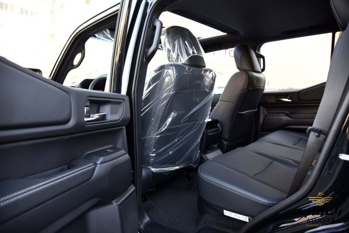 New Toyota Land Cruiser Prado 250 Series, 2.4 l, 2025 in Jordan, Amman by AL UQAB TRADING, Black color.  | AUTO.AE | Listing #295677 — photo 12 of 21