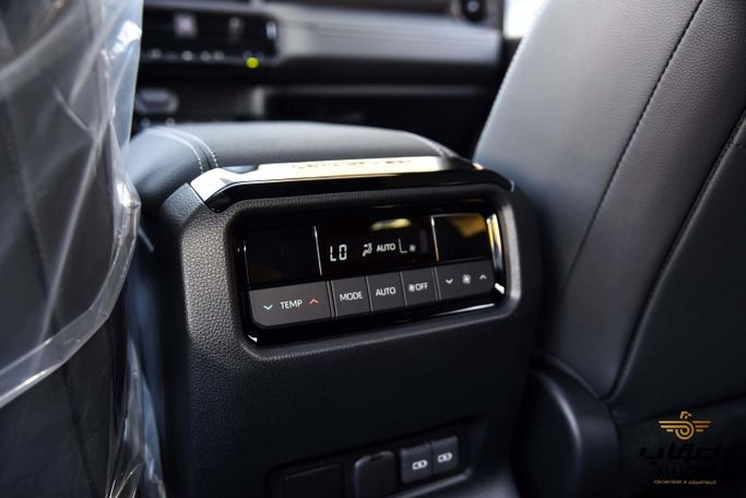 New Toyota Land Cruiser Prado 250 Series, 2.4 l, 2025 in Jordan, Amman by AL UQAB TRADING, Black color.  | AUTO.AE | Listing #295677 — photo 13 of 21