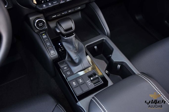 New Toyota Land Cruiser Prado 250 Series, 2.4 l, 2025 in Jordan, Amman by AL UQAB TRADING, Black color.  | AUTO.AE | Listing #295677 — photo 16 of 21