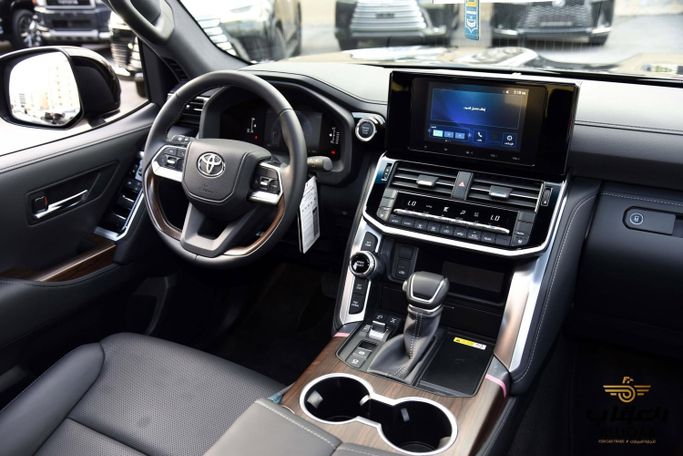 جديدة Toyota Land Cruiser السلسلة 300، 4.0 لتر، 2026 في الأردن، عمان من AL UQAB TRADING، اللون أسود.  | AUTO.AE | إعلان #295646 — صورة 11 من 17
