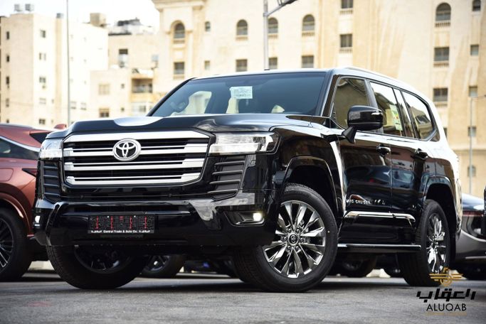 جديدة Toyota Land Cruiser السلسلة 300، 4.0 لتر، 2026 في الأردن، عمان من AL UQAB TRADING، اللون أسود.  | AUTO.AE | إعلان #295646 — صورة 3 من 17