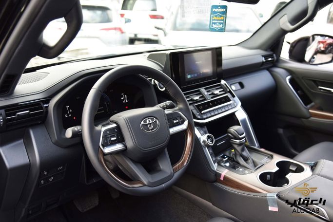 جديدة Toyota Land Cruiser السلسلة 300، 4.0 لتر، 2026 في الأردن، عمان من AL UQAB TRADING، اللون أسود.  | AUTO.AE | إعلان #295646 — صورة 6 من 17