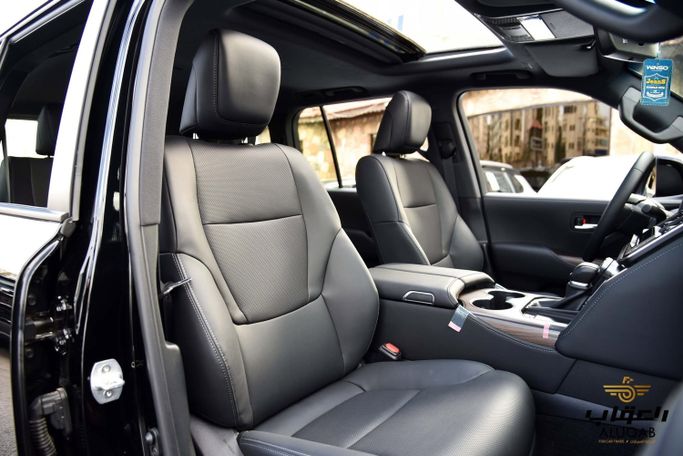 جديدة Toyota Land Cruiser السلسلة 300، 4.0 لتر، 2026 في الأردن، عمان من AL UQAB TRADING، اللون أسود.  | AUTO.AE | إعلان #295646 — صورة 8 من 17