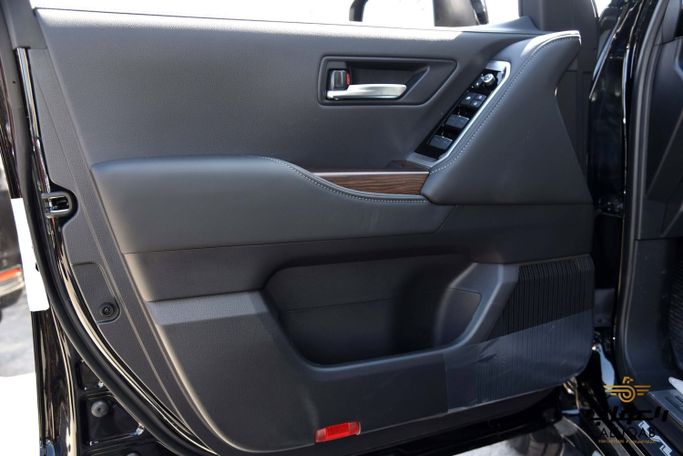 جديدة Toyota Land Cruiser i-FORCE MAX السلسلة 300، 3.4 لتر، 2026 في الأردن، عمان من AL UQAB TRADING، اللون أسود.  | AUTO.AE | إعلان #295653 — صورة 9 من 26